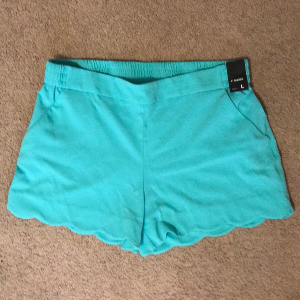 Ny&Co. Scalloped Pull-On Short